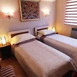 Bed and breakfast Le Petit Free Gated Parking 4*