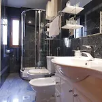Le Petit Free Gated Parking Bed & Breakfast