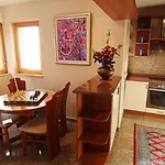 Le Petit Free Gated Parking Bed & Breakfast 4*