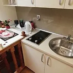 Le Petit Free Gated Parking Bed & Breakfast