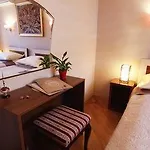Le Petit Free Gated Parking Bed and breakfast 4*