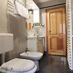 Bed and breakfast Le Petit Free Gated Parking 4*