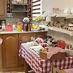 Bed & Breakfast Le Petit Free Gated Parking 4*