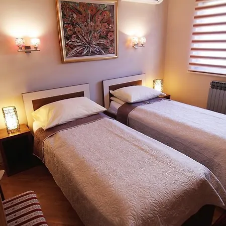 Nocleg ze śniadaniem Le Petit Free Gated Parking 4*