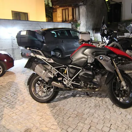 Le Petit Free Gated Parking 4*