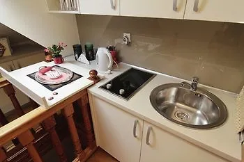 Le Petit Free Gated Parking Nocleg ze śniadaniem