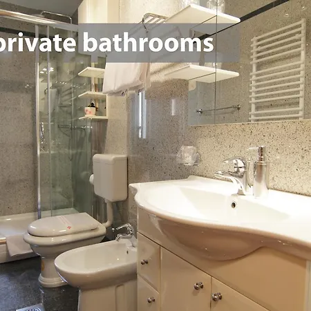 Le Petit Free Gated Parking Nocleg ze śniadaniem