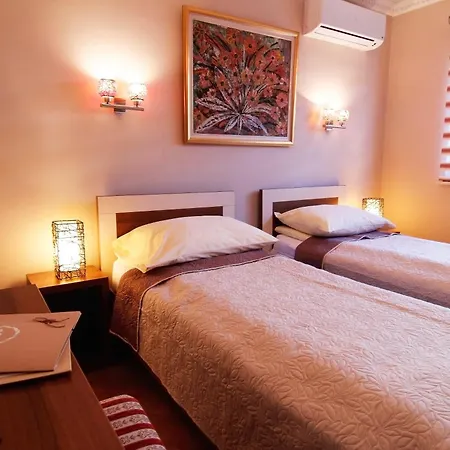 Nocleg ze śniadaniem Le Petit Free Gated Parking 4*