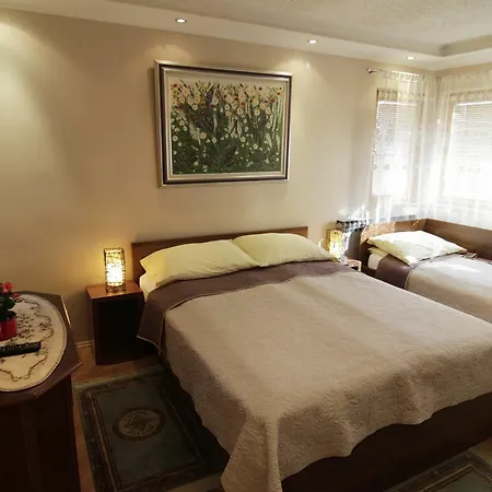 Le Petit Free Gated Parking Nocleg ze śniadaniem