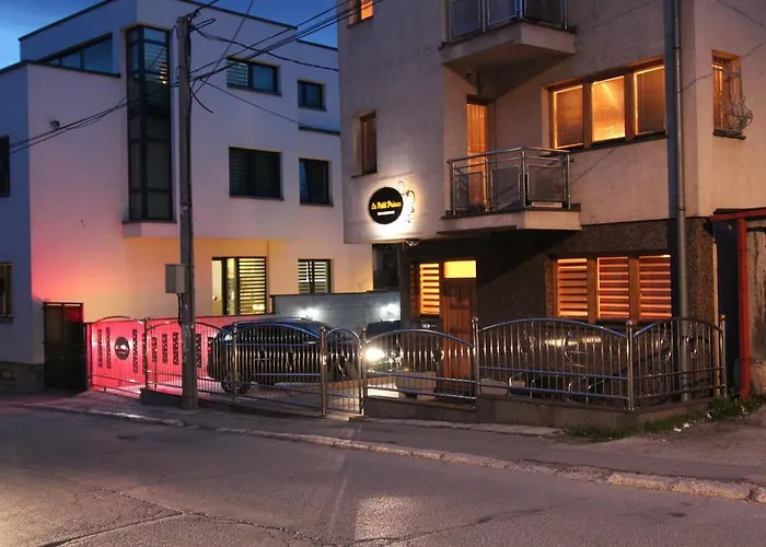 Le Petit Free Gated Parking 4* 塞拉耶佛