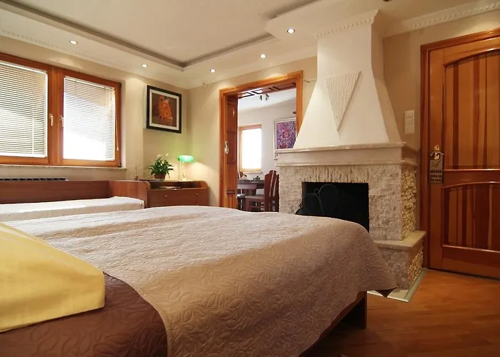 Bed & Breakfast Le Petit Free Gated Parking 4*