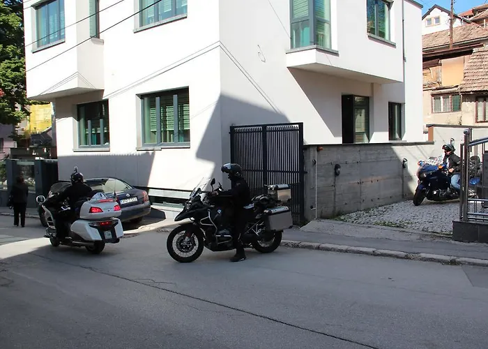 住宿加早餐酒店 Le Petit Free Gated Parking 塞拉耶佛
