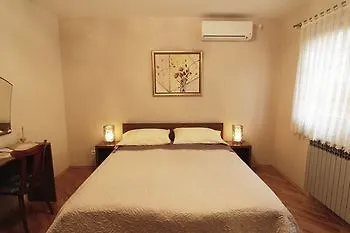 住宿加早餐酒店 Le Petit Free Gated Parking 塞拉耶佛