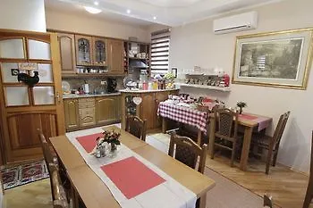 Le Petit Free Gated Parking 住宿加早餐酒店 塞拉耶佛